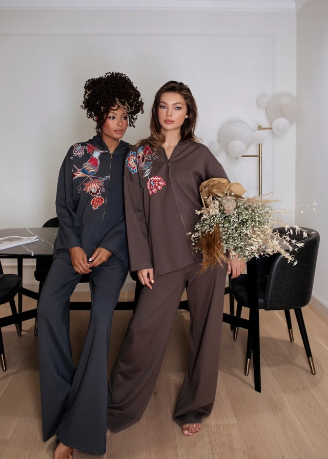 Tracksuit with suzane 
